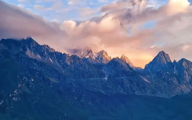 Cloud and Wind · Liangqi YuLong Trip | Free Dreamer Wild Luxury Snow Mountain Courtyard – Outside – Lijiang