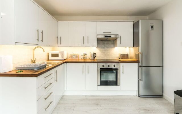 Luxury Islington Apartment with Balcony