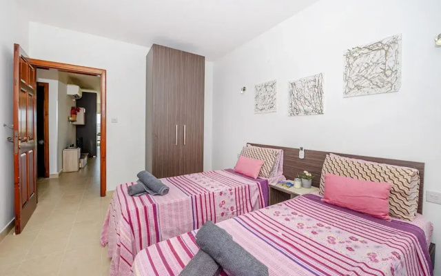 Summer Breeze Superior Apartment with Terrace by Getaways Malta