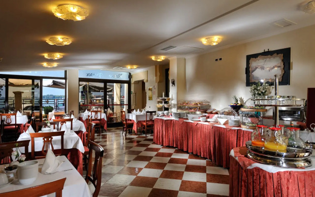 Russo Palace Hotel
