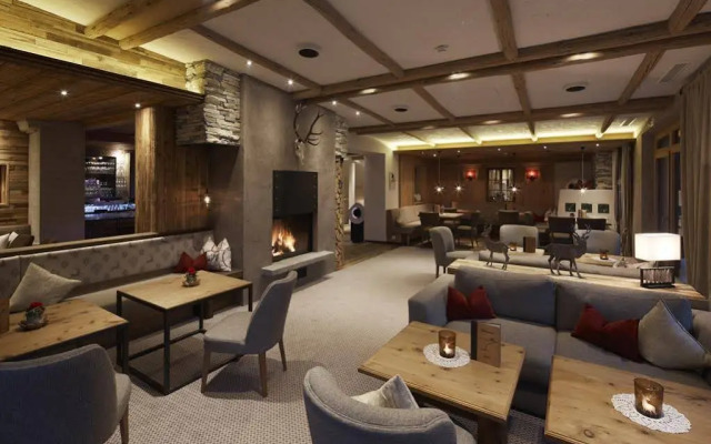 Almhotel Told