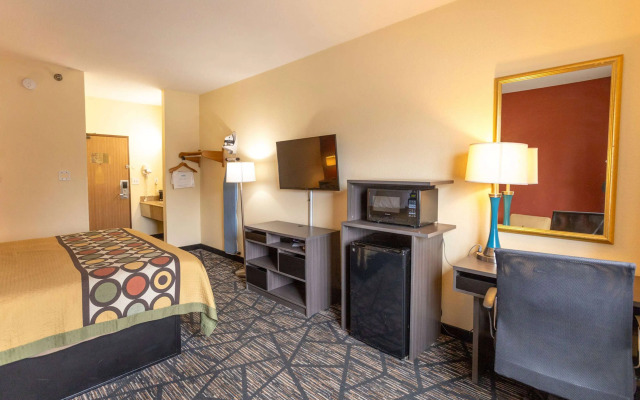 Super 8 by Wyndham Big Rapids