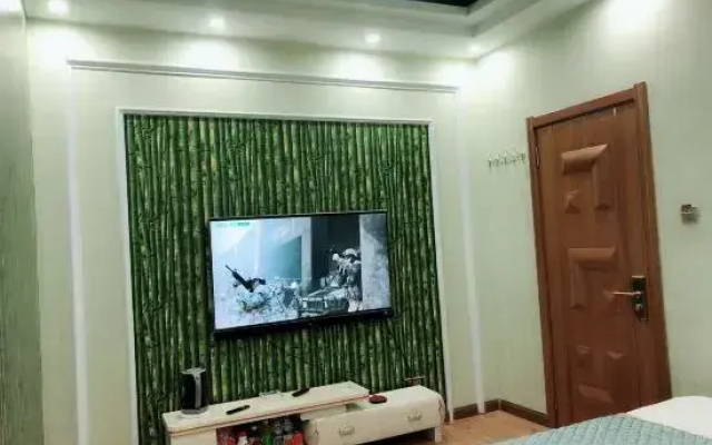 Locomotive Movie Theme Hotel
