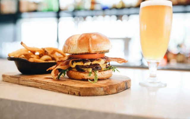 The Chattanoogan Hotel, Curio Collection by Hilton