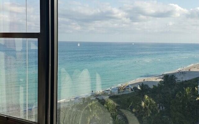 Ocean View Apartment In Miami Beach