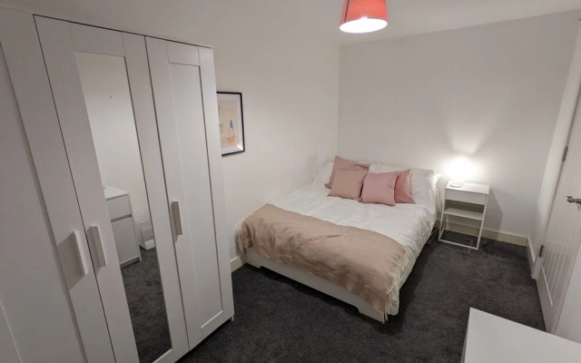 Beautiful and Spacious 4 Bedroom Home Armley Leeds