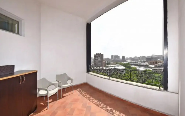 Spacious Apartment by Luxe Group TT606