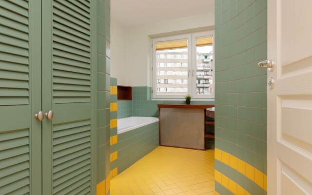 Spacious Apartment Pruszkow by Renters