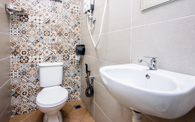 Explore 5BR Gardenhouse Retreats (Free Parking)