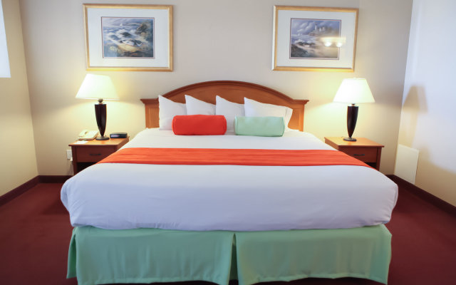 BayVue Hotel, Resort and Suites