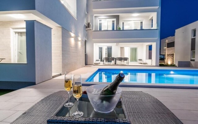 Apartments & Rooms Pool Villas Maris B