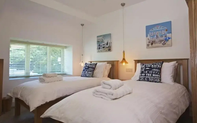 The Barn, 20 At The Beach