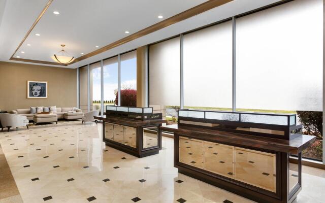 Skyline Hotel Detroit Airport, SureStay Collection by BW