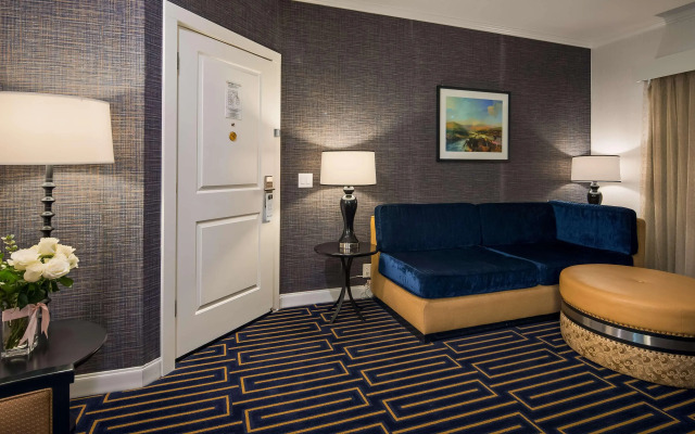 Best Western Plus Palm Court Hotel