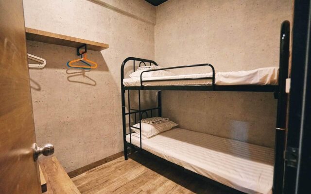 Cube Bed Station - Hostel