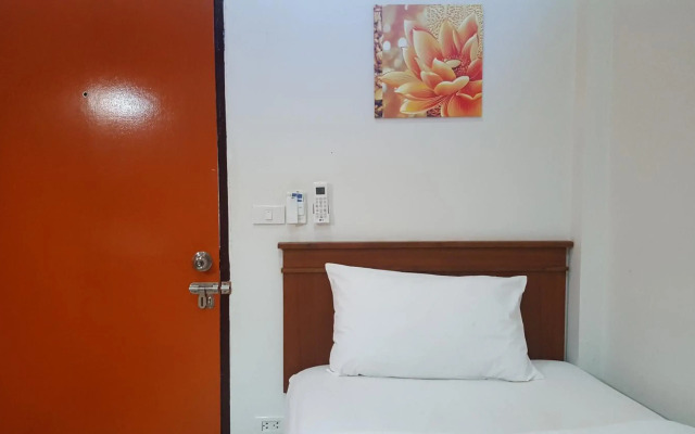 First & Frang Hotel