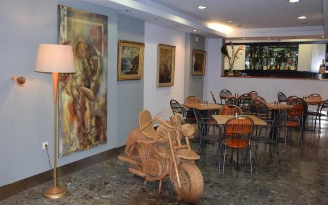 Diros Hotel