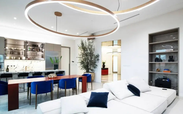 Luxury Penthouse In Downtown