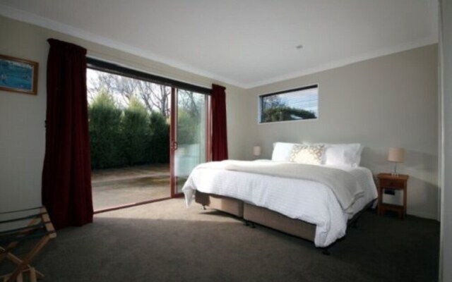 12 Tarndale Place
