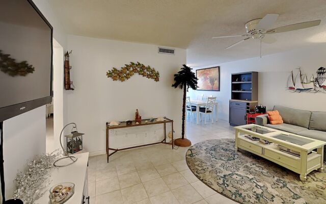 Madeira Beach Yacht Club 323b