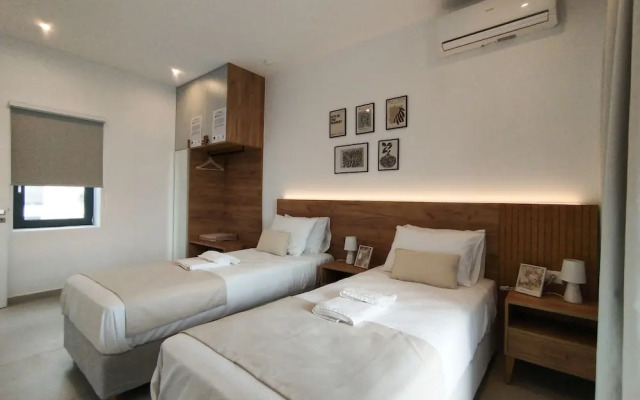 Cream Cozy Getaway - 3 Pearls Pool Retreat