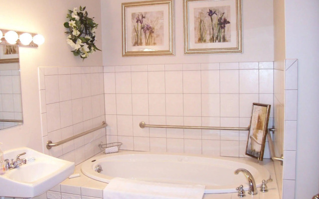 Camelot Restaurant & Inn