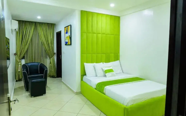 Luxury 4 Bedrooms Apartment 24Hrs Elect/WIFI/Security