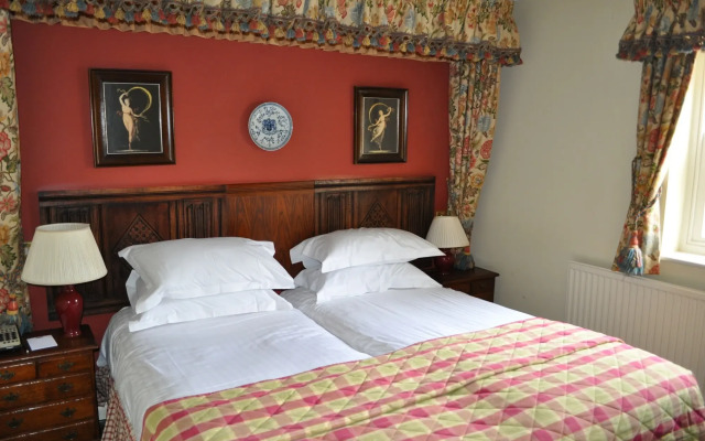 Noel Arms Hotel