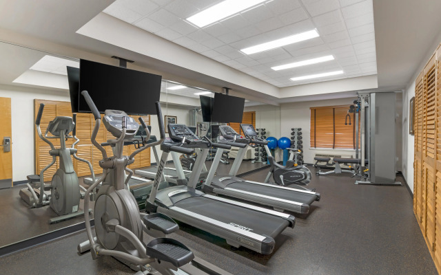 Best Western Plus Pembina Inn & Suites