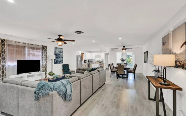 Private Heated Pool & Lovely Home