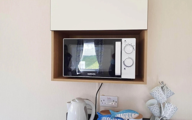 Pool-garden-2br-parking-wifi-sleeps6