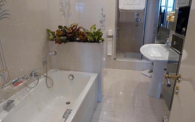 Palais Miramar 65 Bd De La Croisette Cannes