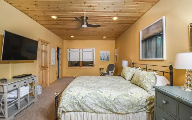 Claralea Lodge by Taylor Made Deep Creek