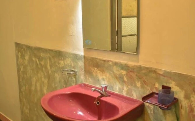 Charming & Historical 3-bed Bungalow in Hikkaduwa