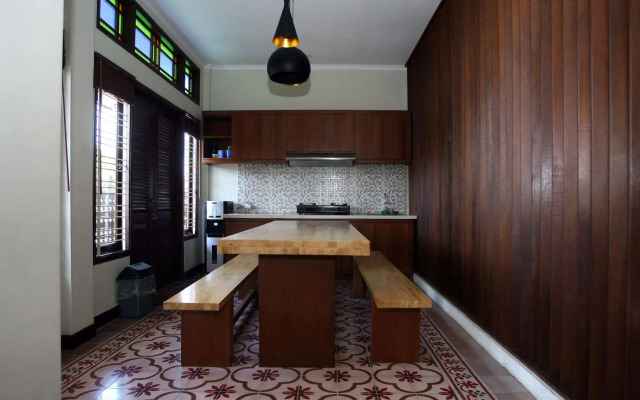 RedDoorz Plus @ Rumah Kandjani