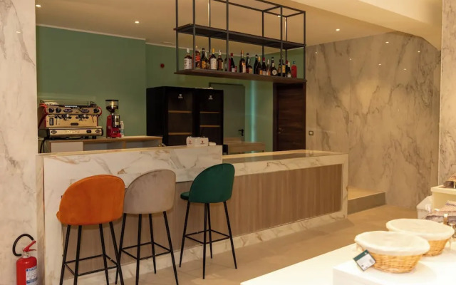 Lh HOTELS