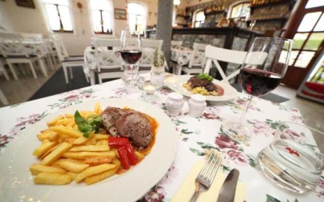 Restaurace a pension Chalupa
