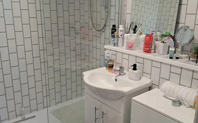Apartment - Sleeps 4 - Pet Friendly - Parking