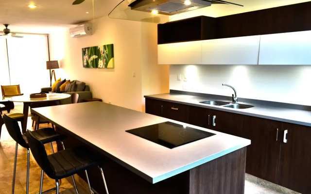 Chic Jungle 2 BR Condo by Happy Address