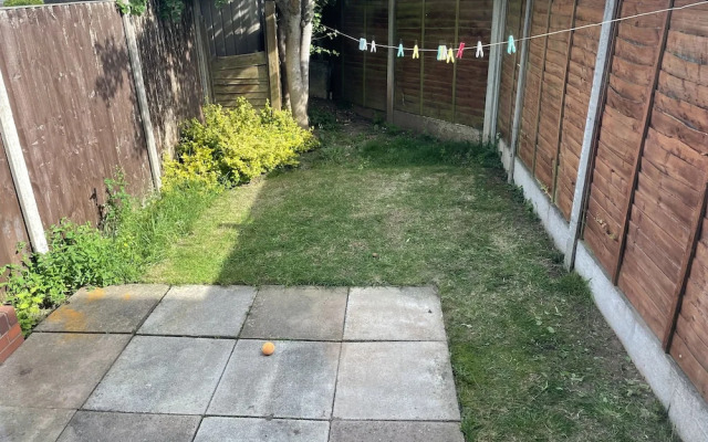 3-bed House in Stoke-on-trent Free Sky Free Wifi