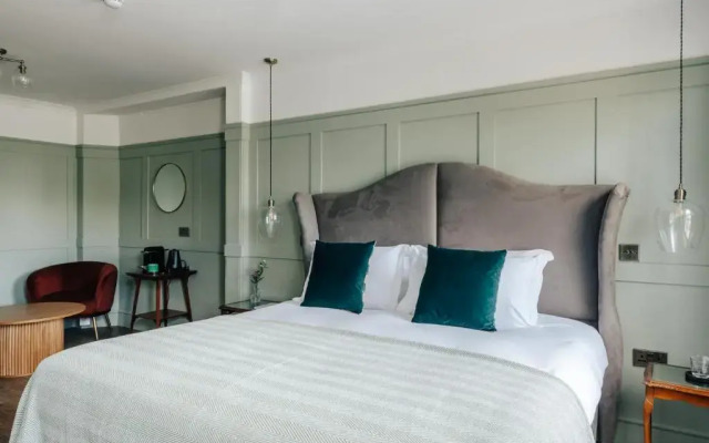 Hermes Hotel by Nestor