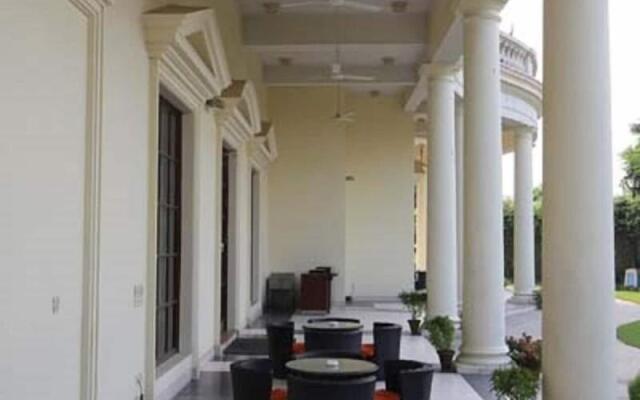 DLF Club 3