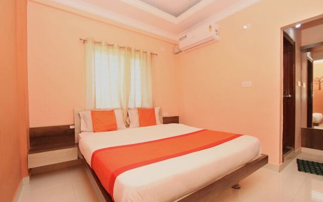 OYO 10656 Hotel Shravya Residency
