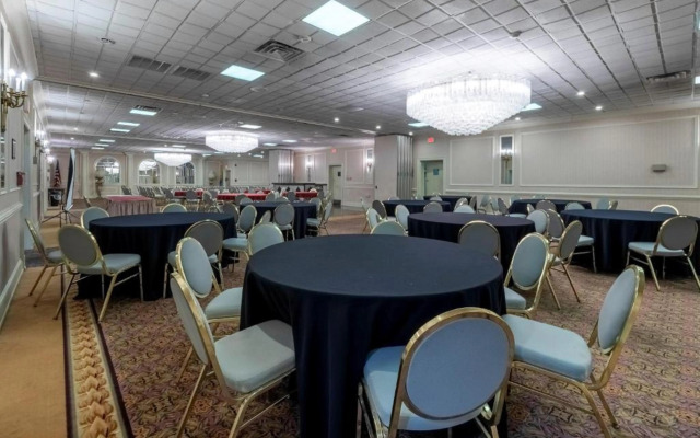 Red Roof Inn PLUS+ Newark Liberty Airport - Carteret