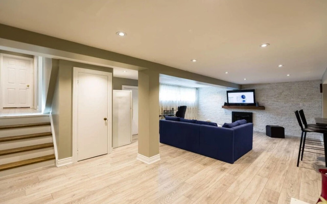 Victoria Village, Modern Two Bedroom With Parking