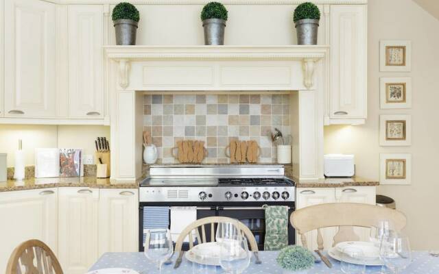Picturesque Mews House on Cosy Cobbled Street