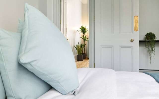 Elegant 1-bed Apt, Sleeps 4, in Chelsea