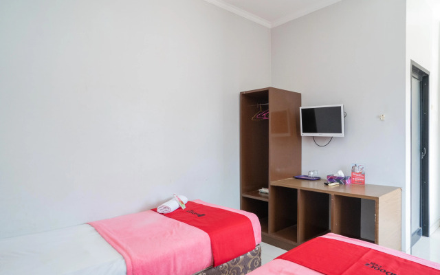 RedDoorz Syariah Near Tugu Dodol Kandangan