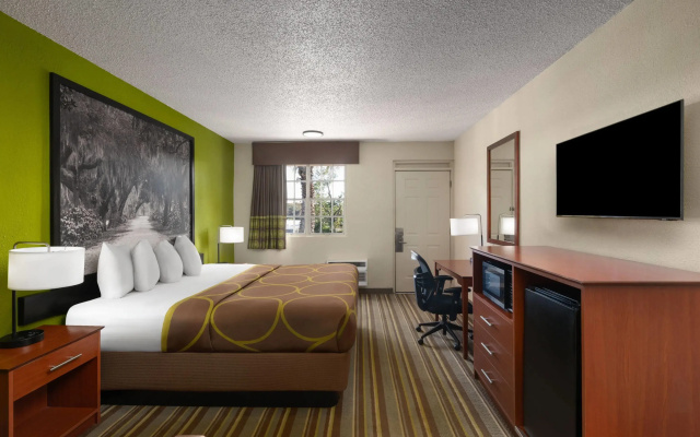 Super 8 by Wyndham Lake City