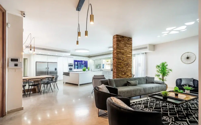 YalaRent Villa Enorma with Private Pool